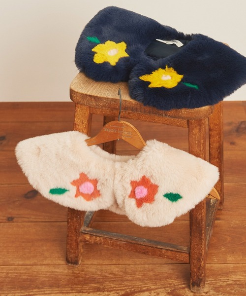 CHILD WOMAN（チャイルドウーマン）の「【WEB別注】フェイクファーはめ込み花モチーフつけ衿（付け襟・レディース・ネイビー/ベージュ・FREE）」の17枚目の写真