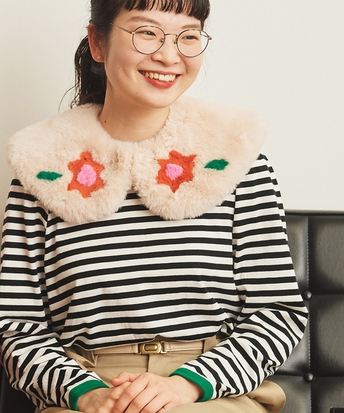 CHILD WOMAN（チャイルドウーマン）の「【WEB別注】フェイクファーはめ込み花モチーフつけ衿（付け襟・レディース・ネイビー/ベージュ・FREE）」の5枚目の写真