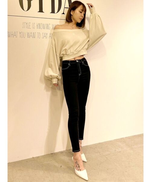 GYDA（ジェイダ）の「Symmetry GYDAピグメントオフショルスウェットトップス（スウェット・レディース・チャコールグレー/ネイビー/アイボリー・FREE）」の15枚目の写真