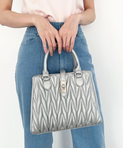 MAJESTIC LEGON（マジェスティックレゴン）の「クラシカルスクエアハンドバッグ（ハンドバッグ・レディース・アイボリー/グレイッシュベージュ/ブラック/シルバー・FREE）」の5枚目の写真