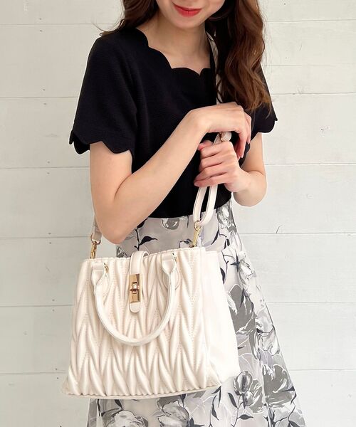 MAJESTIC LEGON（マジェスティックレゴン）の「クラシカルスクエアハンドバッグ（ハンドバッグ・レディース・アイボリー/グレイッシュベージュ/ブラック/シルバー・FREE）」の8枚目の写真