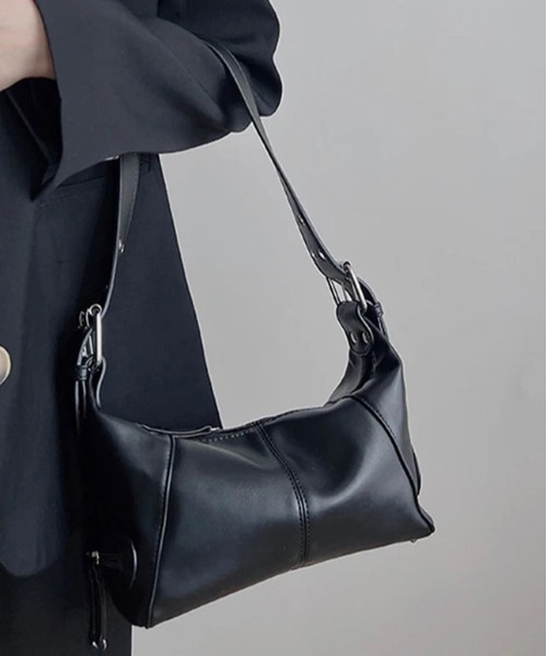 BARELY BLUE(ベアリーブルー)の「【 BARELY BLUE / ベアリーブルー 】 ベルトハンドル ジップ ハンドバッグ(ショルダーバッグ・レディース・ブラック/ホワイト・FREE)」の2枚目の写真