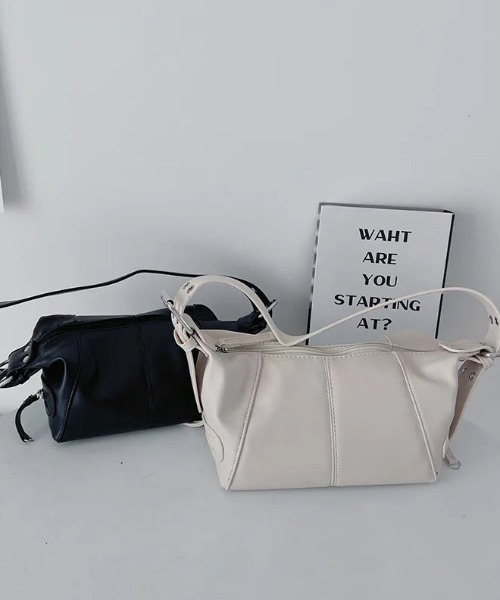 BARELY BLUE(ベアリーブルー)の「【 BARELY BLUE / ベアリーブルー 】 ベルトハンドル ジップ ハンドバッグ(ショルダーバッグ・レディース・ブラック/ホワイト・FREE)」の5枚目の写真