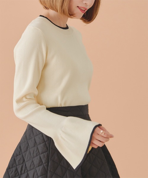 titivate(ティティベイト)の「クルーネックベルスリーブニット(ニット/セーター・レディース・ブルー系その他/イエロー/ピンク/ホワイト系その他/ブラック/グレー系その他/グレー系その他2・S/M)」の2枚目の写真