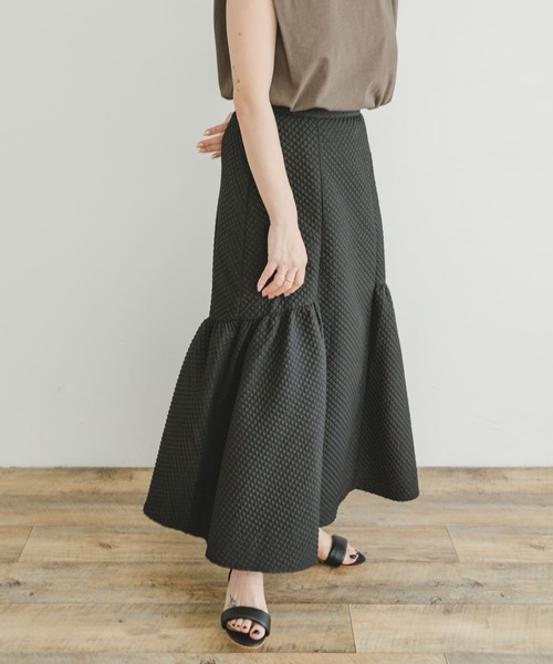 ITEMS URBANRESEARCH(アイテムズ アーバンリサーチ)の「フクレジャガードティアードスカート(スカート・レディース・オフホワイト/ブラック・FREE)」の2枚目の写真