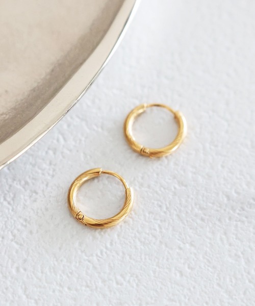 LAKOLE（ラコレ）の「ステンレスフープワンタッチピアス / 963271（ピアス（両耳用）・レディース・その他1/その他2・FREE）」の2枚目の写真