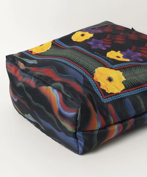 TOGA（トーガ）の「PRINT TOTE BAG（トートバッグ・レディース・ネイビー/グリーン・ONE SIZE）」の10枚目の写真