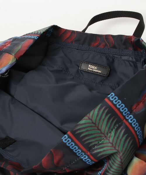 TOGA（トーガ）の「PRINT TOTE BAG（トートバッグ・レディース・ネイビー/グリーン・ONE SIZE）」の11枚目の写真