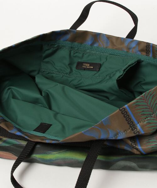 TOGA（トーガ）の「PRINT TOTE BAG（トートバッグ・レディース・ネイビー/グリーン・ONE SIZE）」の12枚目の写真