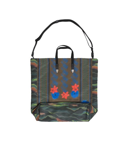 TOGA（トーガ）の「PRINT TOTE BAG（トートバッグ・レディース・ネイビー/グリーン・ONE SIZE）」の3枚目の写真