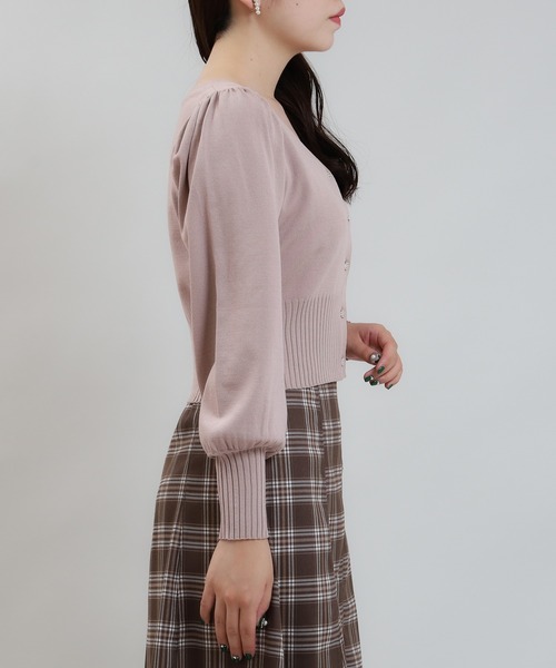 ASTORIA ODIER(アストリアオディール)の「花ボタンショートカーディガン(カーディガン/ボレロ・レディース・ピンクベージュ/ライトグレー/ブラウン・MEDIUM)」の6枚目の写真