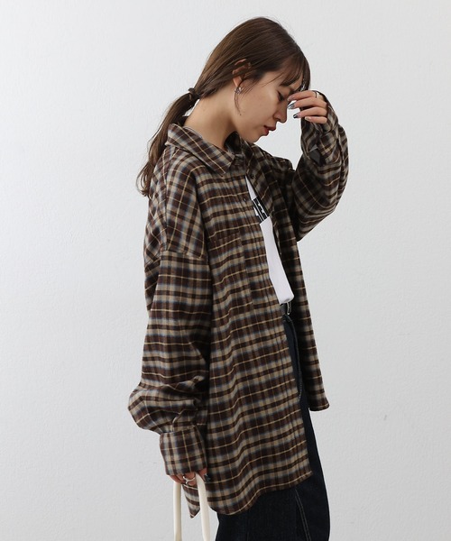 COLONY 2139(コロニートゥーワンスリーナイン)の「チェックビッグ長袖シャツ(シャツ/ブラウス・レディース・ネイビー/ブラウン・FREE)」の4枚目の写真
