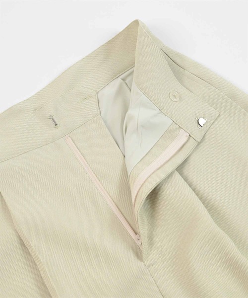 UR'S(ユアーズ)の「ハイウエストハーフパンツ(その他パンツ・レディース・ブラック/ライトベージュ・S/M/L)」の3枚目の写真