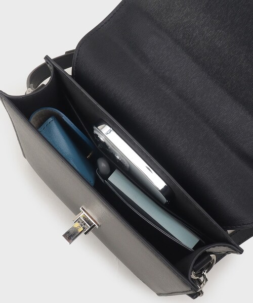 TAKEO KIKUCHI（タケオキクチ）の「◆【2WAY】フラップ BOXショルダーバッグ（ショルダーバッグ・メンズ・ボルドー/ブラック/ダークブラウン・00）」の17枚目の写真