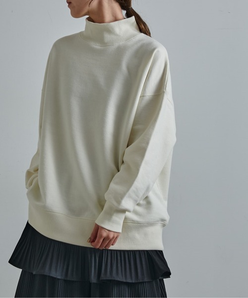 COLONY 2139（コロニートゥーワンスリーナイン）の「裏毛ハイネックプルオーバー（スウェット・レディース・ライトグレー/レッド/ブラック/オフホワイト・FREE）」の2枚目の写真