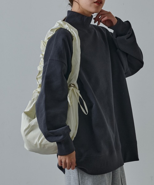 COLONY 2139（コロニートゥーワンスリーナイン）の「裏毛ハイネックプルオーバー（スウェット・レディース・ライトグレー/レッド/ブラック/オフホワイト・FREE）」の22枚目の写真