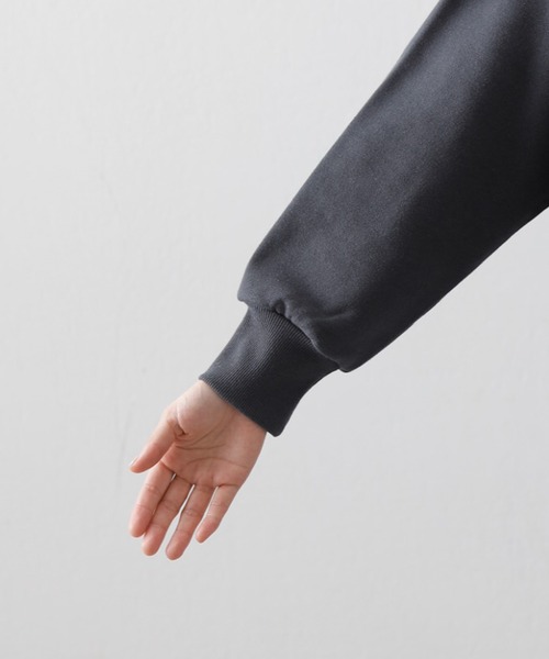 COLONY 2139（コロニートゥーワンスリーナイン）の「裏毛ハイネックプルオーバー（スウェット・レディース・ライトグレー/レッド/ブラック/オフホワイト・FREE）」の10枚目の写真