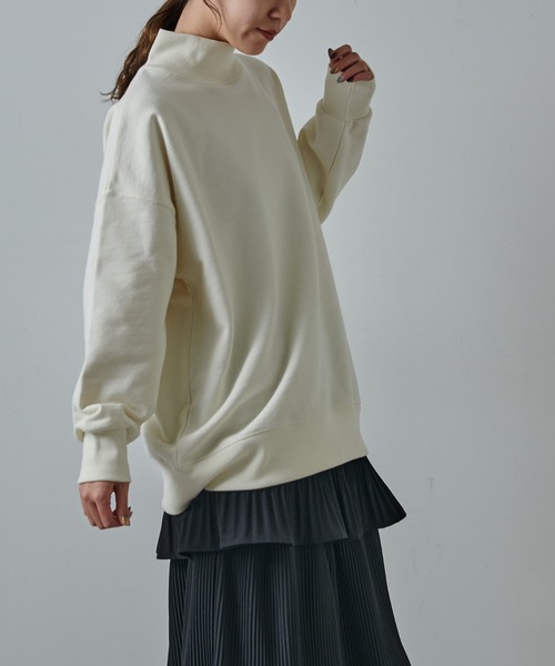 COLONY 2139（コロニートゥーワンスリーナイン）の「裏毛ハイネックプルオーバー（スウェット・レディース・ライトグレー/レッド/ブラック/オフホワイト・FREE）」の15枚目の写真