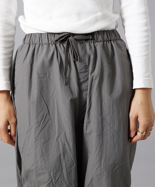 ABAHOUSE（アバハウス）の「2WAY NYLON EASY ワイドシルエット ミリタリー/サーカスパンツ/スノーパンツ/裏メッシュパラシュートパンツ（カーゴパンツ・メンズ・ブラック/カーキ/グレー・M/L/XL）」の8枚目の写真