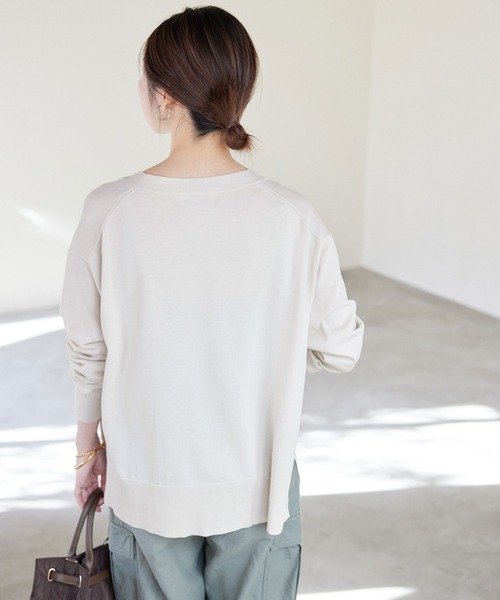 SLOBE IENA(スローブイエナ)の「《追加》アイスコットンVネックカーディガン(カーディガン/ボレロ・レディース・ライトグリーン/ネイビー/イエロー/アイボリー/ブルー・FREE)」の16枚目の写真