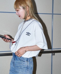 UMBRO（アンブロ）の「[UMBRO/アンブロ] 別注 ワンポイントロゴ刺繍 ショートスリーブTシャツ（Tシャツ/カットソー・レディース）」