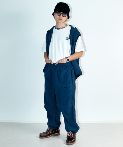 UMBRO（アンブロ）の「[UMBRO/アンブロ] 別注 ワンポイントロゴ刺繍 ショートスリーブTシャツ（Tシャツ/カットソー・レディース・ホワイト/ブラック/ネイビー・XL/L/M/S）」の4枚目の写真