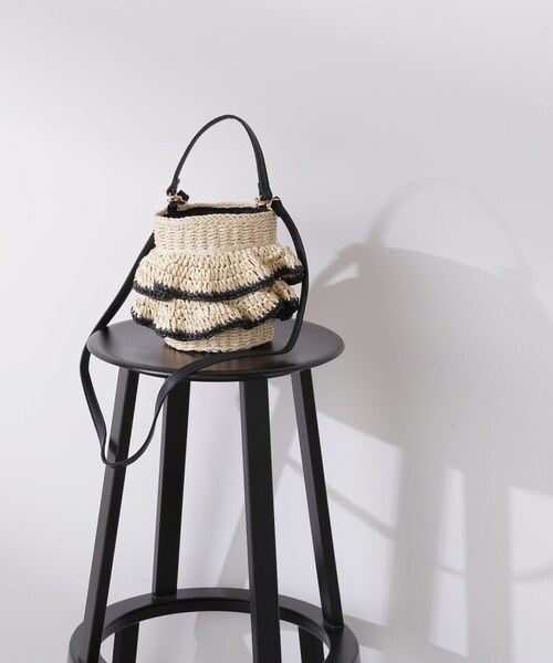 N.（N. Natural Beauty Basic）（エヌエヌナチュラルビューティーベーシック）の「◆２ＷＡＹフリルカゴショルダーバッグ（ショルダーバッグ・レディース・ブラック・ﾌﾘ-）」の2枚目の写真