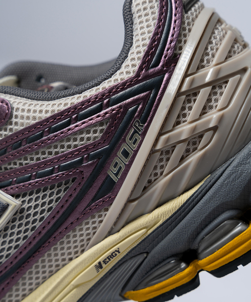 NEW BALANCE(ニューバランス)の「【New Balance / ニューバランス】M1906RRA(スニーカー・メンズ・チャコールグレー・25.5cm/26cm/26.5cm/27cm/27.5cm/28cm)」の4枚目の写真