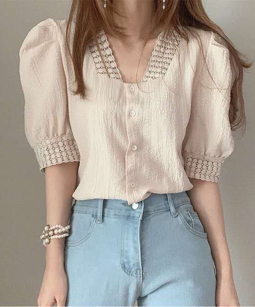 BLANC FICELLE(ブランフィセル)の「襟、袖口レース 半袖シャツ(シャツ/ブラウス・レディース・ベージュ/ホワイト・S/M/L)」の2枚目の写真