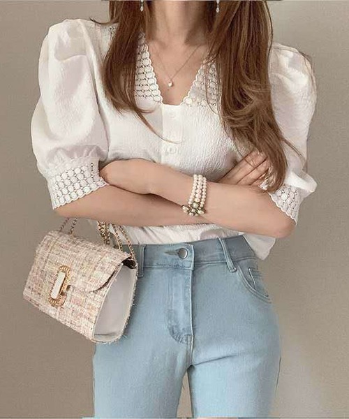 BLANC FICELLE(ブランフィセル)の「襟、袖口レース 半袖シャツ(シャツ/ブラウス・レディース・ベージュ/ホワイト・S/M/L)」の4枚目の写真