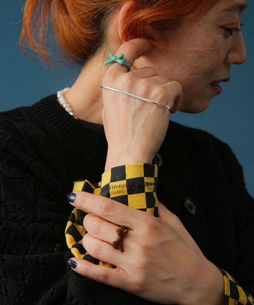 BEAMS BOY（ビームスボーイ）の「BEAMS BOY / シルバー925 ナロー パームカフ（バングル/リストバンド・レディース・シルバー・ONE SIZE）」の3枚目の写真