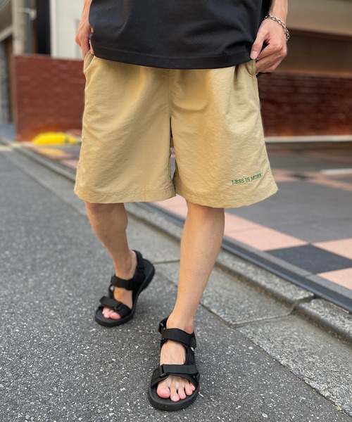 MAISON CLUB(メゾンクラブ)の「【MAISON CLUB】ワンポイント刺繍ナイロンハーフパンツ LESS IS MORE(その他パンツ・メンズ・オリーブ/ブラック/チャコールグレー/ベージュ/ネイビー/サックスブルー・M/XL/L)」の3枚目の写真