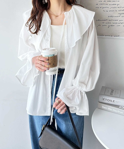 GeeRA(ジーラ)の「ビッグフリルカラーブラウス(シャツ/ブラウス・レディース・オフホワイト/ブラック・LARGE/MEDIUM)」の3枚目の写真