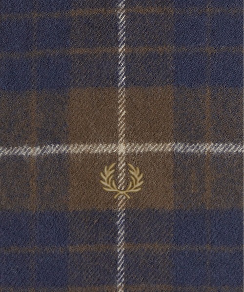 FRED PERRY（フレッドペリー）の「Lambswool Tartan Scarf／ラムウールタータンチェックマフラー（マフラー・メンズ・ネイビー/ブラック/レッド/グリーン/ブラウン/イエロー/オフホワイト/ブラウン系その他/グリーン系その他・ONE SIZE）」の21枚目の写真