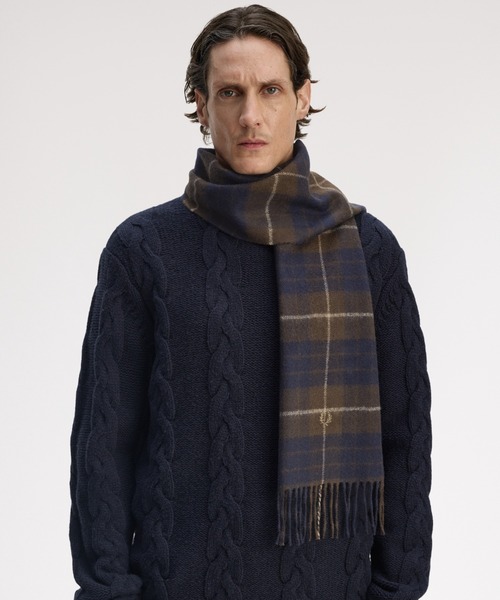 FRED PERRY（フレッドペリー）の「Lambswool Tartan Scarf／ラムウールタータンチェックマフラー（マフラー・メンズ・ネイビー/ブラック/レッド/グリーン/ブラウン/イエロー/オフホワイト/ブラウン系その他/グリーン系その他・ONE SIZE）」の19枚目の写真