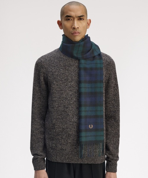 FRED PERRY（フレッドペリー）の「Lambswool Tartan Scarf／ラムウールタータンチェックマフラー（マフラー・メンズ・ネイビー/ブラック/レッド/グリーン/ブラウン/イエロー/オフホワイト/ブラウン系その他/グリーン系その他・ONE SIZE）」の22枚目の写真