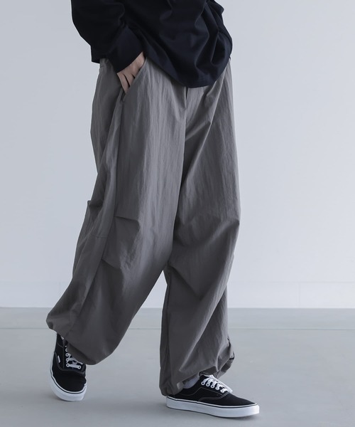 n'OrLABEL（ノアールレーベル）の「『ワイドトラックパンツ』（カーゴパンツ・メンズ・グレー/ブラック・M/L）」の4枚目の写真