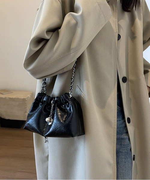 LA VORAGINE(ラ ヴォラジネ)の「チェーンショルダーバッグ(ショルダーバッグ・レディース・ブラック/シルバー/シャンパン・FREE)」の2枚目の写真