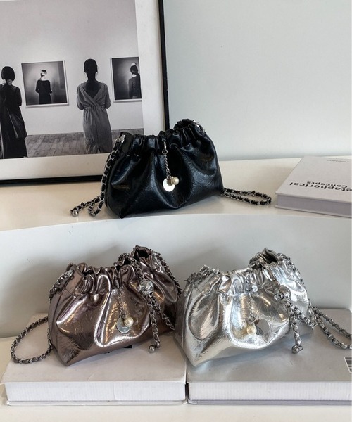 LA VORAGINE(ラ ヴォラジネ)の「チェーンショルダーバッグ(ショルダーバッグ・レディース・ブラック/シルバー/シャンパン・FREE)」の4枚目の写真