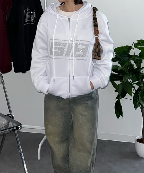 MEMECLE（メメクル）の「【 MEMECLE / メメクル 】ラインストーン ロゴ 裏起毛フルジップパーカー（パーカー・レディース・グレー/ブラック/ホワイト/ピンク/ワインレッド・L/M/S）」の12枚目の写真