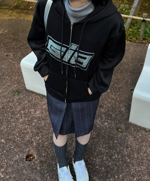 MEMECLE（メメクル）の「【 MEMECLE / メメクル 】ラインストーン ロゴ 裏起毛フルジップパーカー（パーカー・レディース・グレー/ブラック/ホワイト/ピンク/ワインレッド・L/M/S）」の14枚目の写真