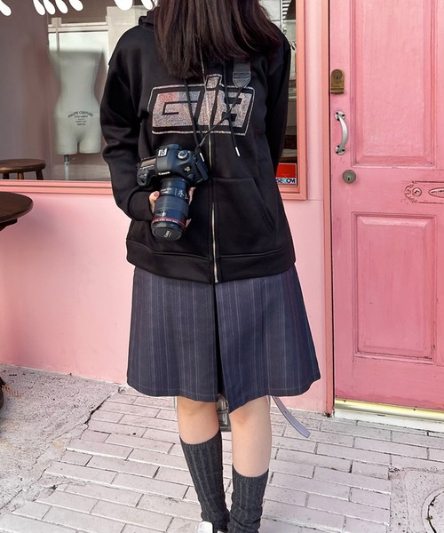 MEMECLE（メメクル）の「【 MEMECLE / メメクル 】ラインストーン ロゴ 裏起毛フルジップパーカー（パーカー・レディース・グレー/ブラック/ホワイト/ピンク/ワインレッド・L/M/S）」の17枚目の写真