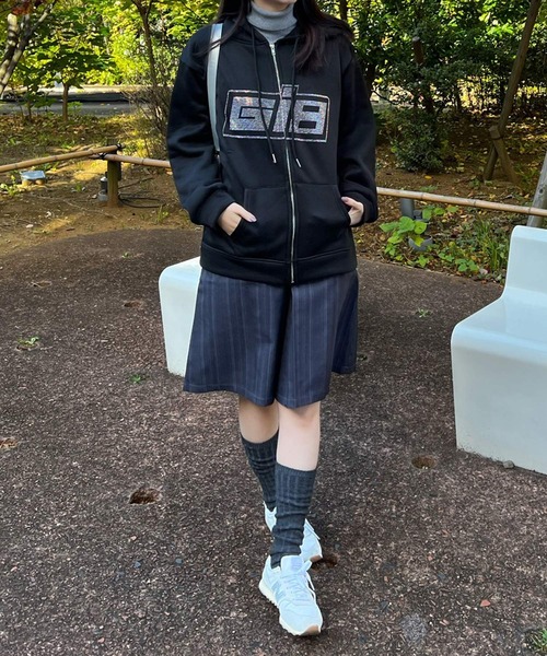 MEMECLE（メメクル）の「【 MEMECLE / メメクル 】ラインストーン ロゴ 裏起毛フルジップパーカー（パーカー・レディース・グレー/ブラック/ホワイト/ピンク/ワインレッド・L/M/S）」の22枚目の写真