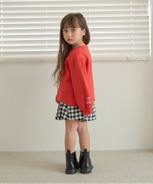 Lycee mine（リセマイン）の「【毛玉バイバイ裏起毛裏毛】ハート刺しゅうボリュームスリーブスウェット（スウェット・キッズ・ライトベージュ/ブルーグレー/フューシャピンク/チャコールグレー/ブラウン/レッド/ライトグリーン/オートミール・130cm/140cm/150cm/100cm/110cm/120cm）」の17枚目の写真