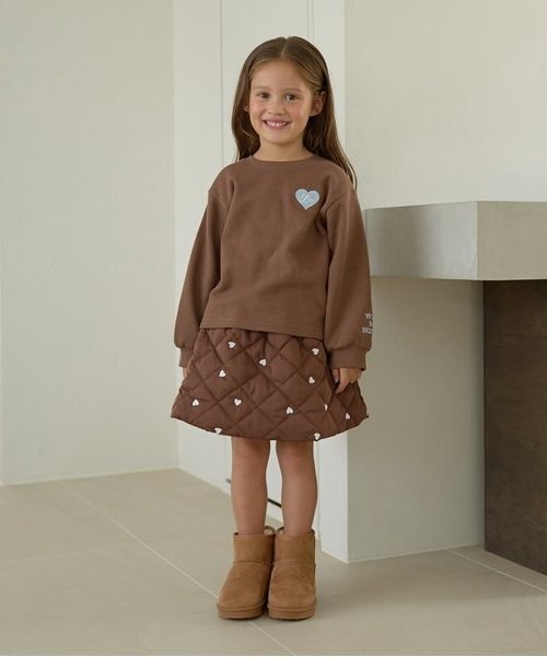 Lycee mine（リセマイン）の「【毛玉バイバイ裏起毛裏毛】ハート刺しゅうボリュームスリーブスウェット（スウェット・キッズ・ライトベージュ/ブルーグレー/フューシャピンク/チャコールグレー/ブラウン/レッド/ライトグリーン/オートミール・130cm/140cm/150cm/100cm/110cm/120cm）」の20枚目の写真