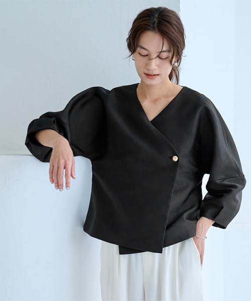 UR'S(ユアーズ)の「ゴールド釦カシュクールランタンスリーブブラウス(シャツ/ブラウス・レディース・ホワイト/ブラック・S/M/L)」の11枚目の写真