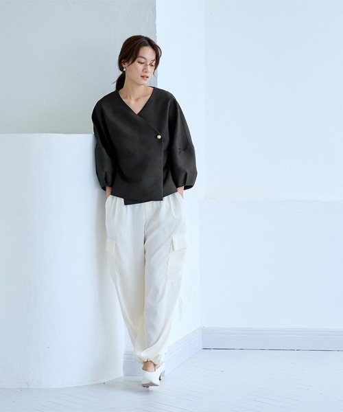 UR'S(ユアーズ)の「ゴールド釦カシュクールランタンスリーブブラウス(シャツ/ブラウス・レディース・ホワイト/ブラック・S/M/L)」の15枚目の写真