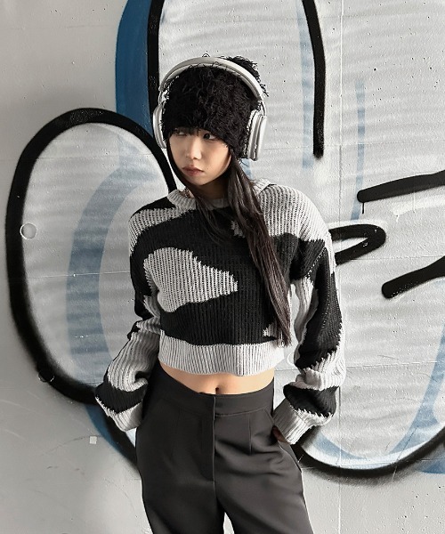 LVEU.(ラブユ.)の「【LVEU.】マーブルクロップドニット / トップス ニット マーブル 総柄 バイカラー クロップド ショート ローゲージ グレー ブルー パープル(ニット/セーター・レディース・パープル/グレー/ブルー・FREE)」の4枚目の写真