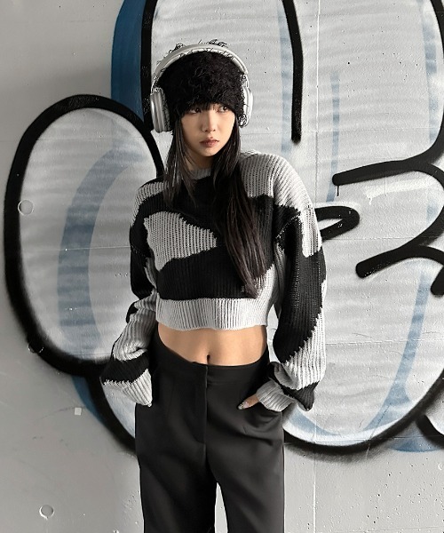 LVEU.(ラブユ.)の「【LVEU.】マーブルクロップドニット / トップス ニット マーブル 総柄 バイカラー クロップド ショート ローゲージ グレー ブルー パープル(ニット/セーター・レディース・パープル/グレー/ブルー・FREE)」の10枚目の写真