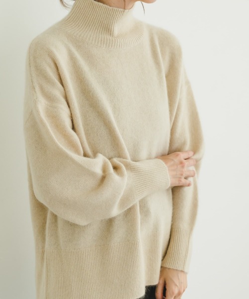 ITEMS URBANRESEARCH（アイテムズ アーバンリサーチ）の「ラクーンハイネックビッグニット（ニット/セーター・レディース・オフホワイト/ブラウン/グレー・FREE）」の11枚目の写真